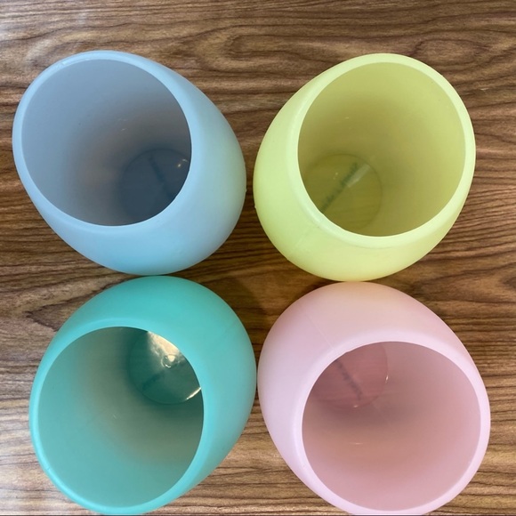 Set of 4 Shark Skinzz Silicone Wine Glasses Pool Beach Unbreakable - Picture 2 of 3